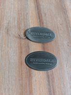 2 grote Riverdale labels, Gebruikt, Ophalen