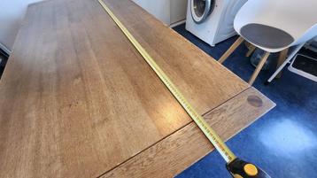 Prachtige massief houten eettafel beschikbaar voor biedingen