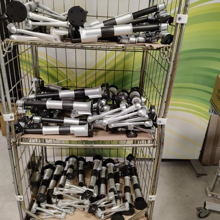 Partij monitorarmen makkelijk aan het bureau te bevestigen, Computers en Software, Monitoren, Gebruikt