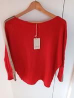 M nieuw, superleuke trui kleur rood met goud/zwart sierband, Maat 38/40 (M), Nieuw, Ophalen of Verzenden, Complimento