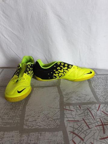 Stoere geel zwarte sportschoenen. Mt 37,5. Merk Nike beschikbaar voor biedingen