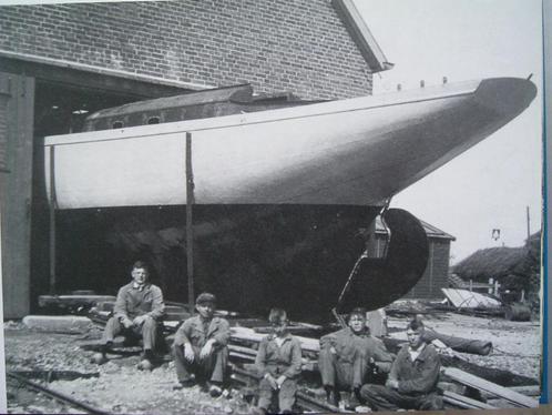 Scheepswerf Damen 75 jaar., Verzamelen, Scheepvaart, Zo goed als nieuw, Boek of Tijdschrift, Motorboot, Ophalen of Verzenden