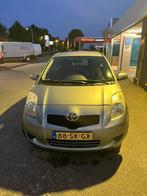 Toyota Yaris 1.3 16V Vvt-i 3DR 2006 Grijs, Auto's, Voorwielaandrijving, Stof, Zwart, 4 cilinders