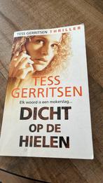 Dicht op de hielen Tess Gerritsen, Ophalen of Verzenden, Zo goed als nieuw