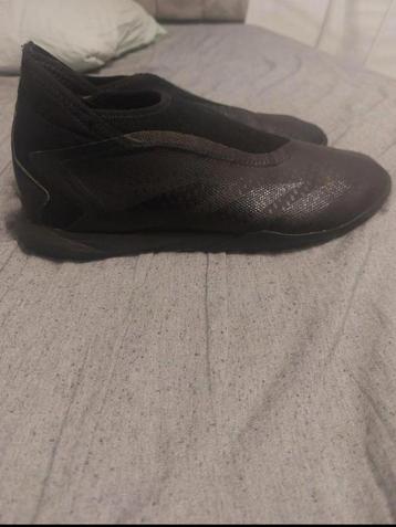 Adidas Zaalschoenen Maat 42 beschikbaar voor biedingen