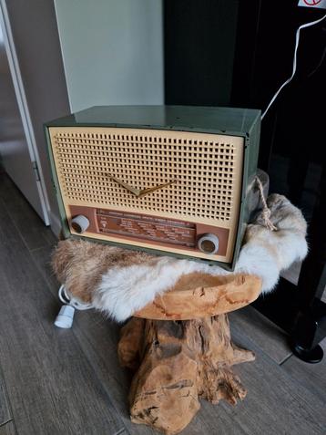Vintage Novak Mini Buizenradio Type 491 beschikbaar voor biedingen