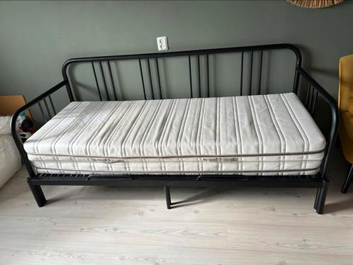 Slaapbank FYRESDAL + 2 foammatras AFJÄLL, Huis en Inrichting, Slaapkamer | Slaapbanken, Zo goed als nieuw, 200 cm, Tweepersoons