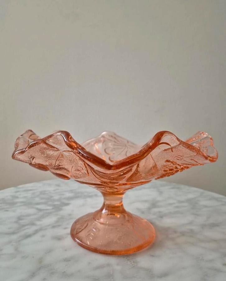 Antieke vintage rosaline roze glazen schaal op voet, Antiek en Kunst, Antiek | Glas en Kristal, Ophalen of Verzenden