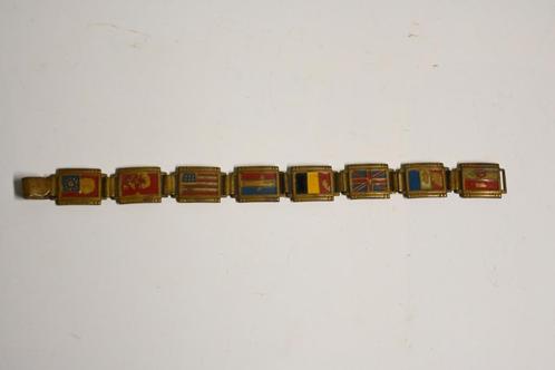 bevrijding souvenir armband vlaggen sweetheart charm, Verzamelen, Militaria | Tweede Wereldoorlog, Landmacht, Embleem of Badge