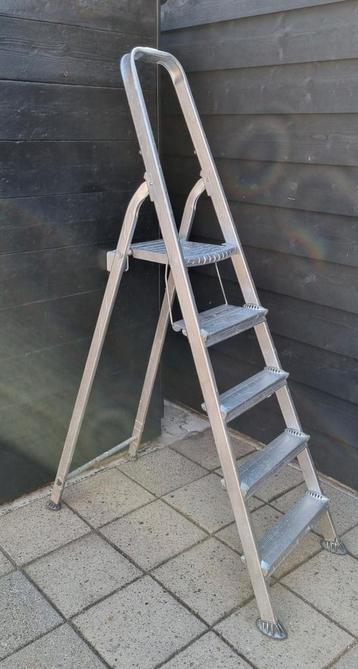 Tekoop altrex double decker 5 treden huishoudtrap keukentrap beschikbaar voor biedingen