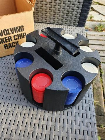 Mid Century Wooden Poker Chip Holder met Poker Chips in doos beschikbaar voor biedingen