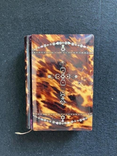 Oud gebedenboekje gebonden in schildpad bandje, Boeken, Godsdienst en Theologie, Gelezen, Ophalen of Verzenden