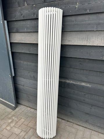 Keukenradiator 180x18x35 cm beschikbaar voor biedingen