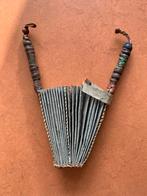 Leren waaier uit Nigeria. Zeker 45 jaar oud of ouder., Antiek en Kunst, Kunst | Niet-Westerse kunst, Ophalen of Verzenden