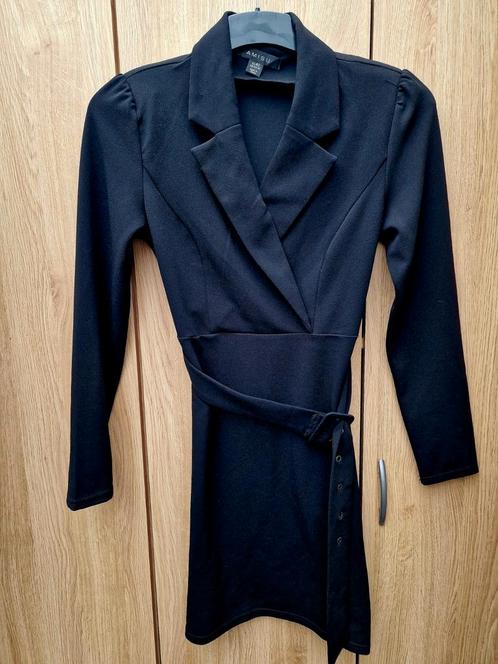 NIEUW Zwarte nette jurk met riem mt 40 Amisu, Kleding | Dames, Jurken, Nieuw, Maat 38/40 (M), Zwart, Boven de knie, Ophalen