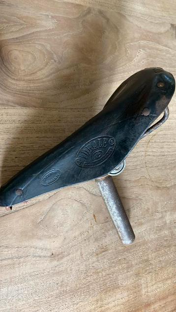 Vintage fietszadel, Frans ‘Ideale’ beschikbaar voor biedingen