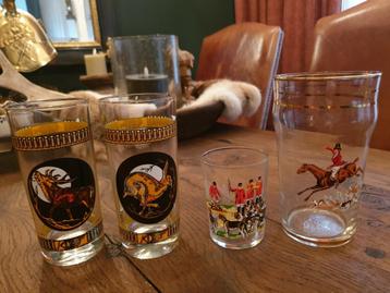 Glazen bier borrel. Jacht en natuur taferelen beschikbaar voor biedingen