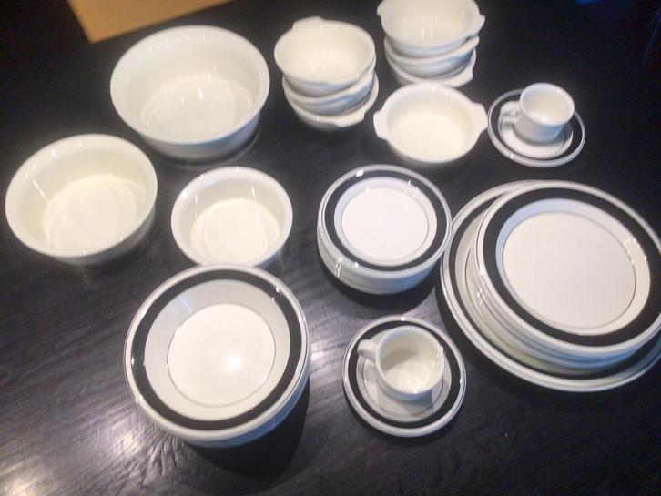 Arabia  Faenza servies, Huis en Inrichting, Keuken | Servies, Zo goed als nieuw, Bord(en), Overige stijlen, Porselein, Ophalen