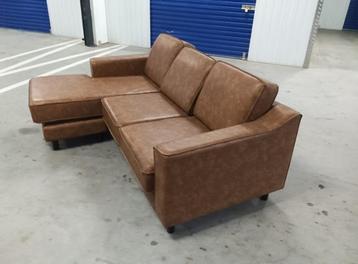 bruine bank met hocker  beschikbaar voor biedingen