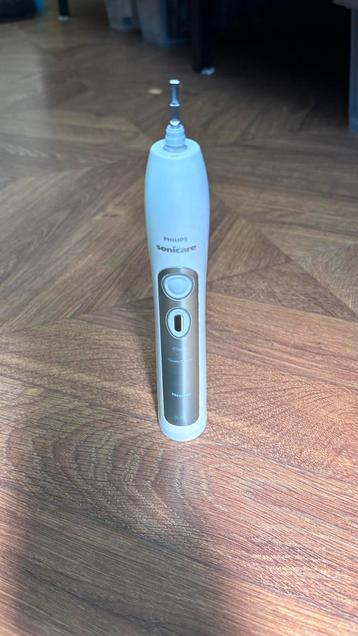 Philips Sonicare HX6960 tandenborstel beschikbaar voor biedingen