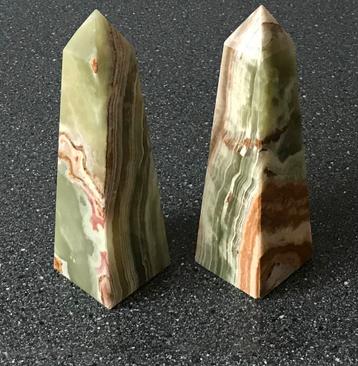 2x obelisk onyx beschikbaar voor biedingen