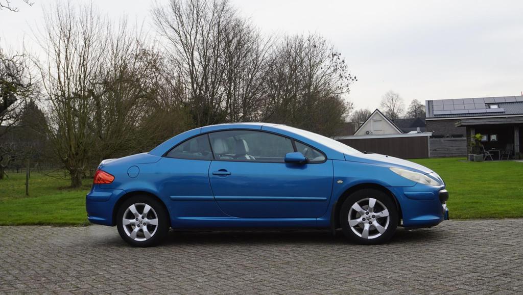 Peugeot 307 CC 2.0-16V Oxygo Leder Automaat, Auto's, Peugeot, Gebruikt, Beige, 4 cilinders, Cabriolet