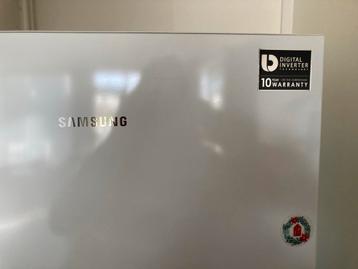 Koel-vriescombinatie (59x178x64cm) beschikbaar voor biedingen