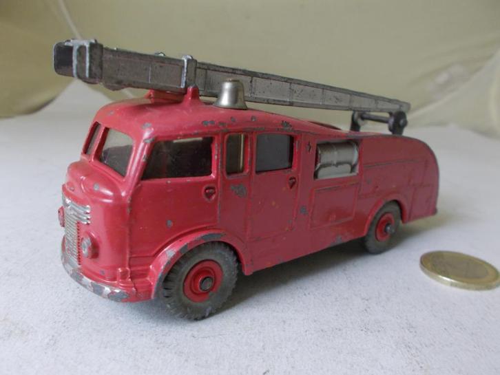 1961 Dinky Supertoys 955 FIRE ENGINE (-D-), Hobby en Vrije tijd, Modelauto's | 1:43, Gebruikt, Bus of Vrachtwagen, Dinky Toys