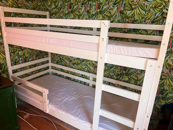 GRATIS stapelbed + matrassen - moet zsm weg, Huis en Inrichting, Slaapkamer | Stapelbedden en Hoogslapers, Gebruikt, Stapelbed