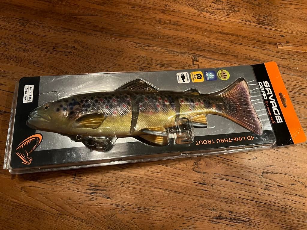 Kunstaas | Savage Gear - 4D Line-Thru Trout - 40cm Brown, Watersport en Boten, Hengelsport | Roofvissen, Ophalen of Verzenden