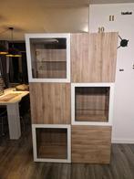 Mooie ikea besta vitrinekast houtkleur/ witte vitrine, Ophalen, Zo goed als nieuw