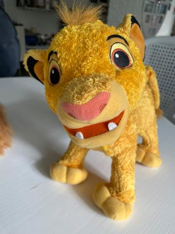 Vintage lion king praat en beweegt beschikbaar voor biedingen