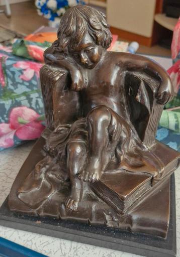 Bronzen Beeldje: Jongen met Boeken beschikbaar voor biedingen