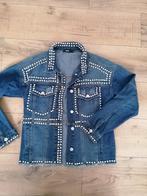 Spijkerjas met studs - Maat S (valt als M), Blauw, Ophalen of Verzenden, Zo goed als nieuw, Jasje
