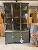 WANDKAST OLIJFGROEN Mango vitrine 142 cm breed actie, Huis en Inrichting, Kasten | Wandmeubels, Met deur(en), 200 cm of meer, Nieuw
