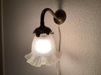 Antieke Wandlamp met Glazen Rokjes Kap en Messing Armatuur, Ophalen of Verzenden