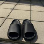 Yeezy slides, Slippers, Verzenden, Zwart, Zo goed als nieuw
