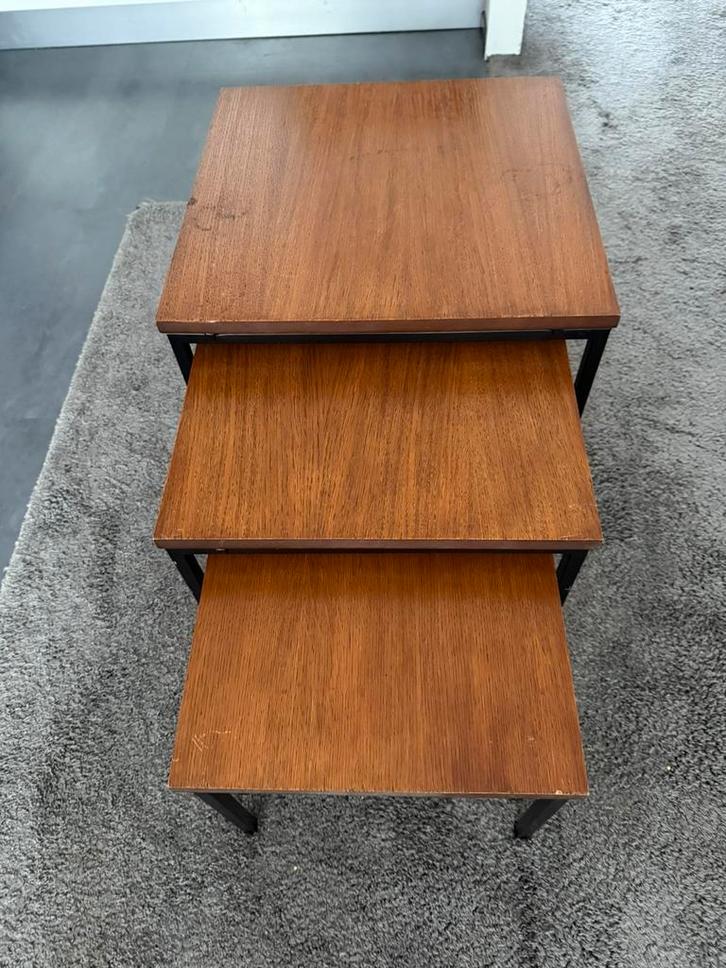Design retro bijzettafletjes (set van 3) metaal & teak hout, Huis en Inrichting, Tafels | Salontafels, Gebruikt, Minder dan 50 cm