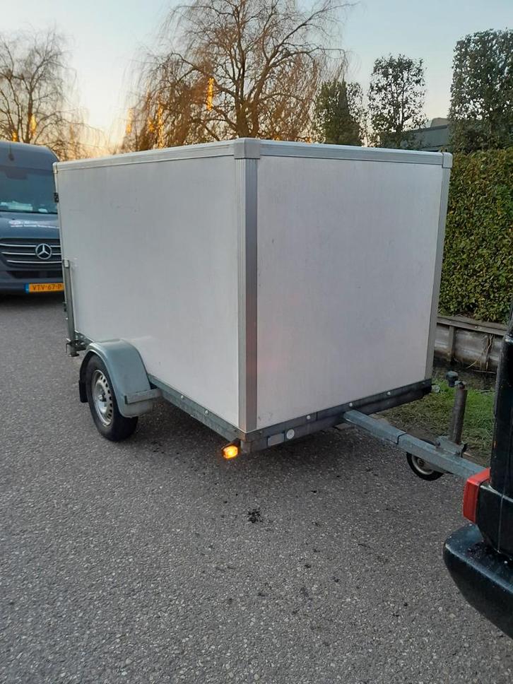 Nette gesloten aanhanger 750 kg, Auto diversen, Aanhangers en Bagagewagens, Gebruikt, Ophalen of Verzenden