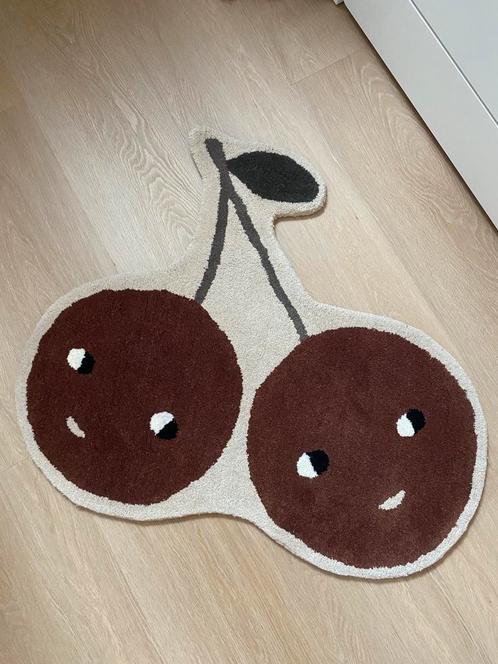 OYOY Cherry Kersen vloerkleed 86x76 (NIEUW), Kinderen en Baby's, Kinderkamer | Inrichting en Decoratie, Nieuw, Kleed of Kussen