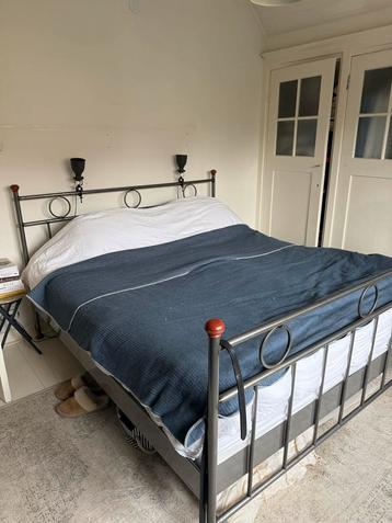 Bedombouw + 2 Auping Bedbodems (Handmatig Verstelbaar) beschikbaar voor biedingen