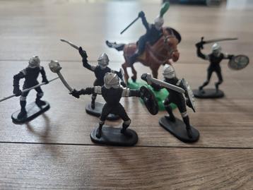 Ridders op kleine schaal - speelgoed of wargaming mogelijk beschikbaar voor biedingen