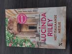 Lucinda Riley - het Italiaanse meisje, Ophalen of Verzenden, Zo goed als nieuw