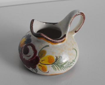 Plateel klein opbject / kannetje beschikbaar voor biedingen