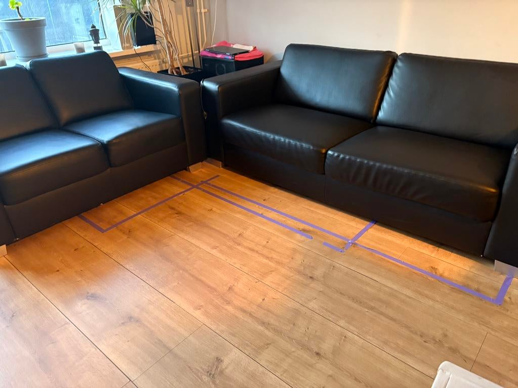2- en 3-zits bankstel – zwart kunstleer – nog goed bruikbaar, Ophalen, Gebruikt, Kunststof, Tijdloos