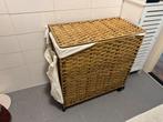Rieten wasmand met 3 vakken op wieltjes, Huis en Inrichting, Badkamer | Badtextiel en Accessoires, Ophalen, Zo goed als nieuw