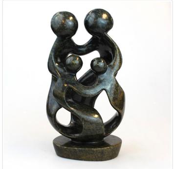Beeld Familie van 4, Serpentijn, Zumbabve, H28 cm. beschikbaar voor biedingen