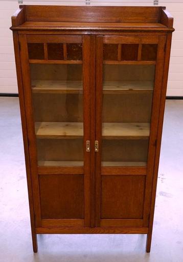 Strak antiek Art Deco kastje. Eiken. beschikbaar voor biedingen