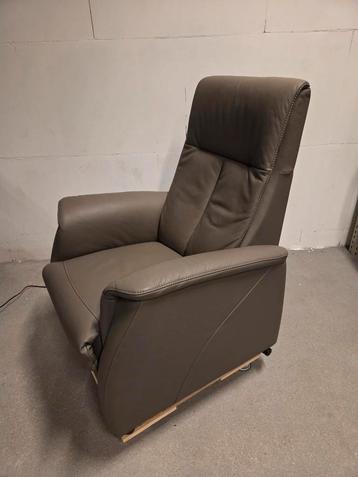 Sta op stoel / opsta stoel leer / leverkleur beschikbaar voor biedingen