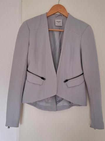 Jasje/ blazer met leuke accenten. Maat 36 Nieuwstaat  beschikbaar voor biedingen
